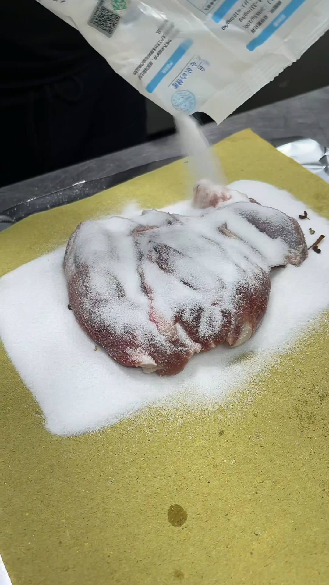 烧烤教程盐埋羊腱子肉