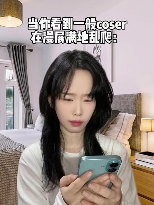 一般人满地乱爬vs母鸡卡粉丝满地乱爬