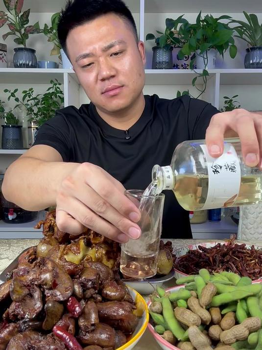 酱大骨 香辣鸡杂 再来个炸蚂蚱