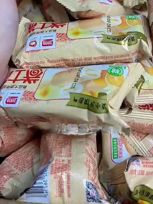 盼盼蛋黄派瑞士卷老面包,轻松营造惊喜营养早氛围