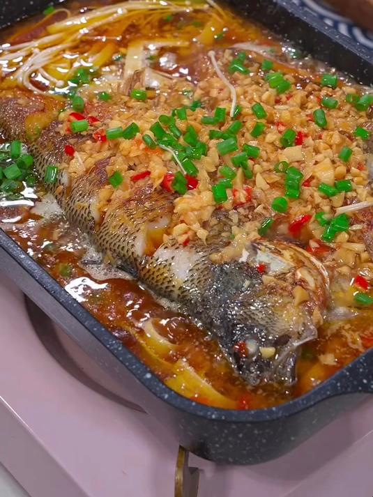 很多人喜欢到外面吃烤鱼,你就试试像我这样自己在家做