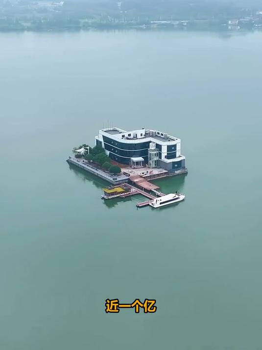 #这夏就出发#造价一个亿的湖南水上豪宅，出门全靠游艇，这才是钓鱼佬的终极梦想
