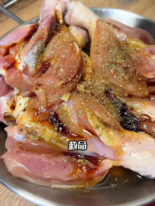 蚝油蒜末提味,炸鸡腿蒜香更厚重