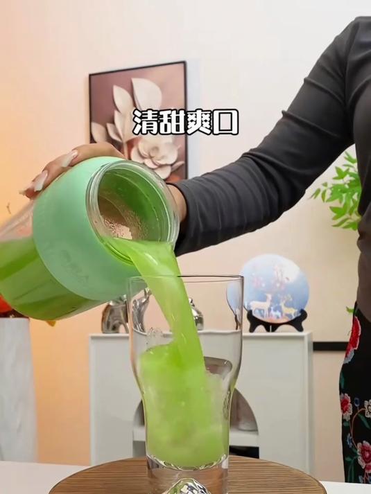 厨房有个“鲜果榨汁机”!火龙果香蕉蓝莓奶昔,想喝啥就榨啥!