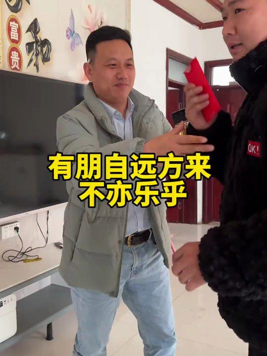 有朋自远方来 不亦乐乎，山东粉丝朋友来俊红家做客，几人相谈甚欢