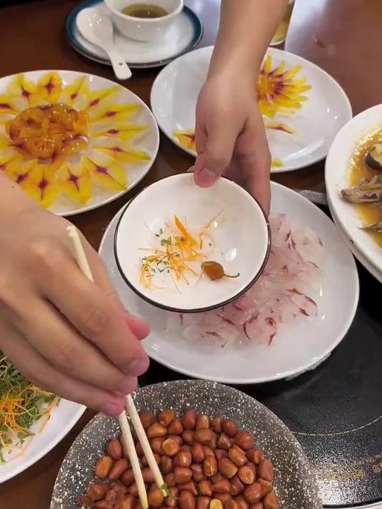 巴西雕在我们横县鱼生中有一种说法甜度比不上青竹脆度比不上赤眼