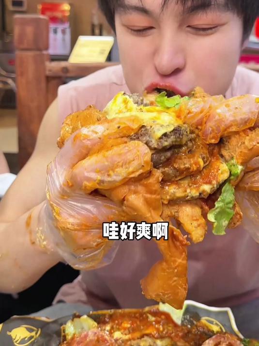 今儿带大家体验十寸双层巨无霸汉堡～