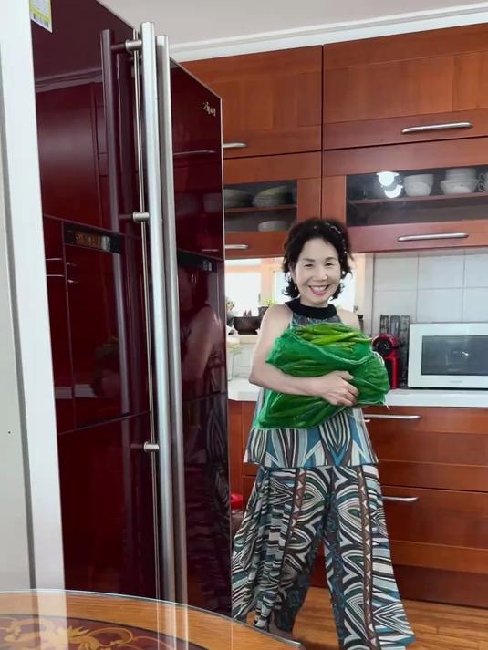 韩国婆婆今天做辣椒酱菜～做法简单又好吃