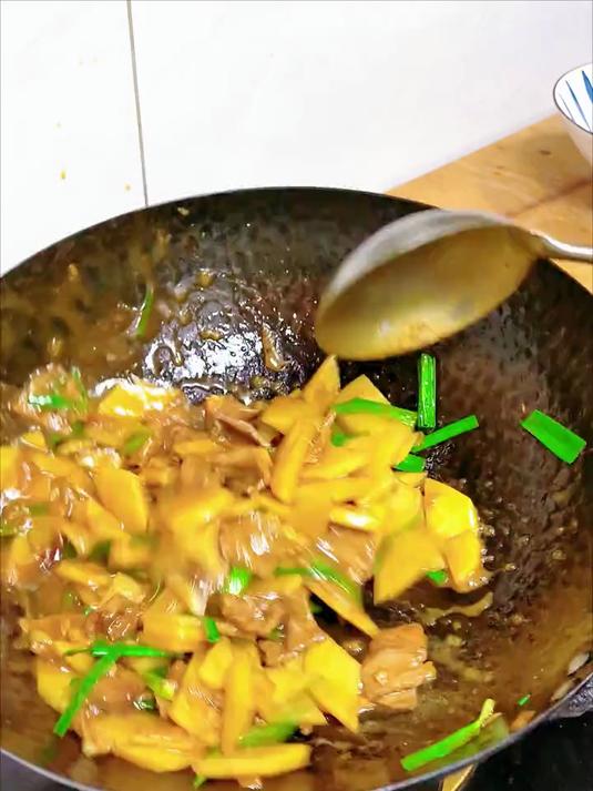 土豆炒肉片，简单又好吃
