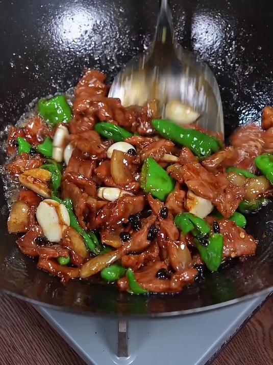 试试这个小炒肉,香辣下饭