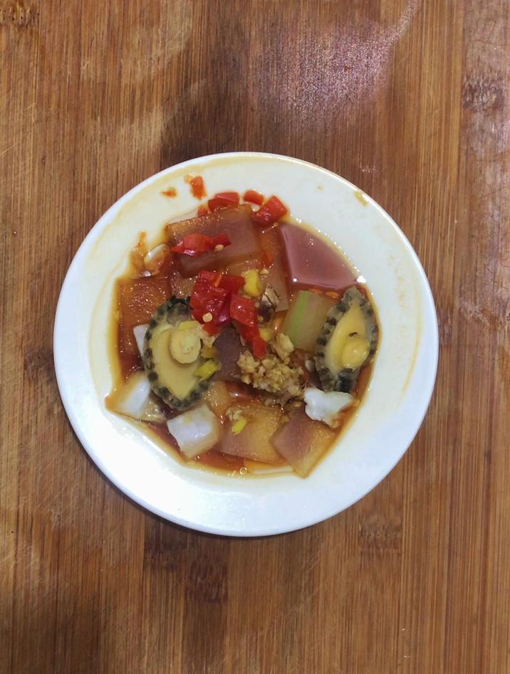 清蒸鲍鱼怎么做,冷水上锅蒸10分钟即可