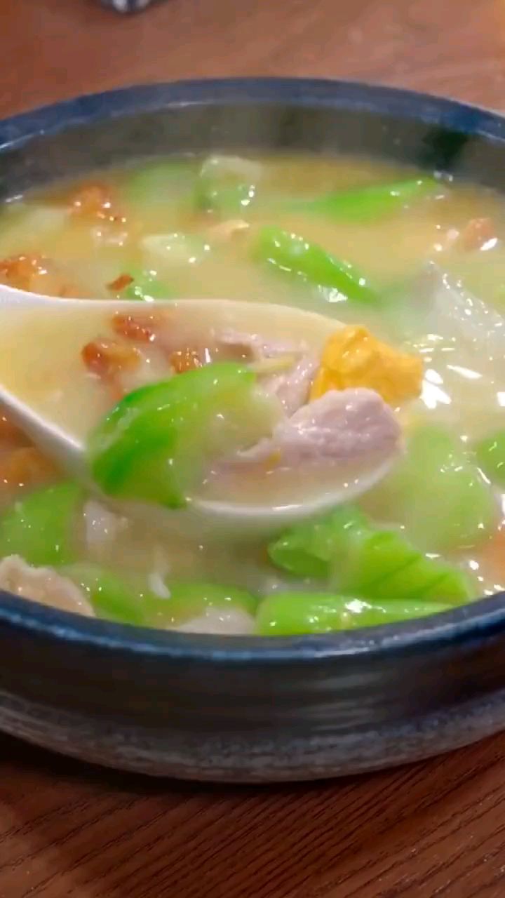 营养丰富的丝瓜瘦肉汤