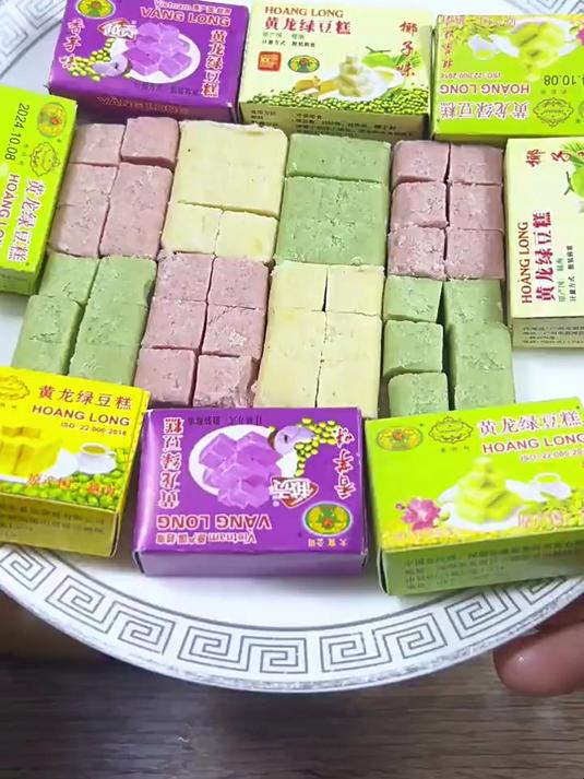 小时候喜欢吃的绿豆糕,居然出了这么多的口味这么多年了还是那个