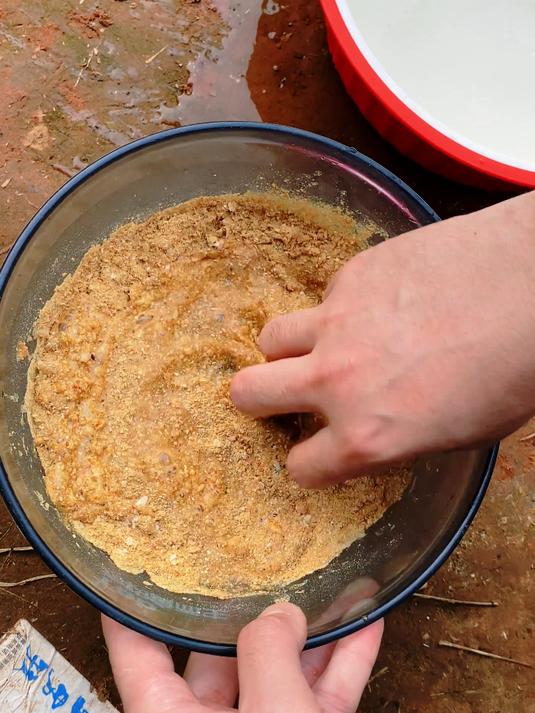 钓鲫鱼饵料不是越贵越好,窝料也不是越多越好
