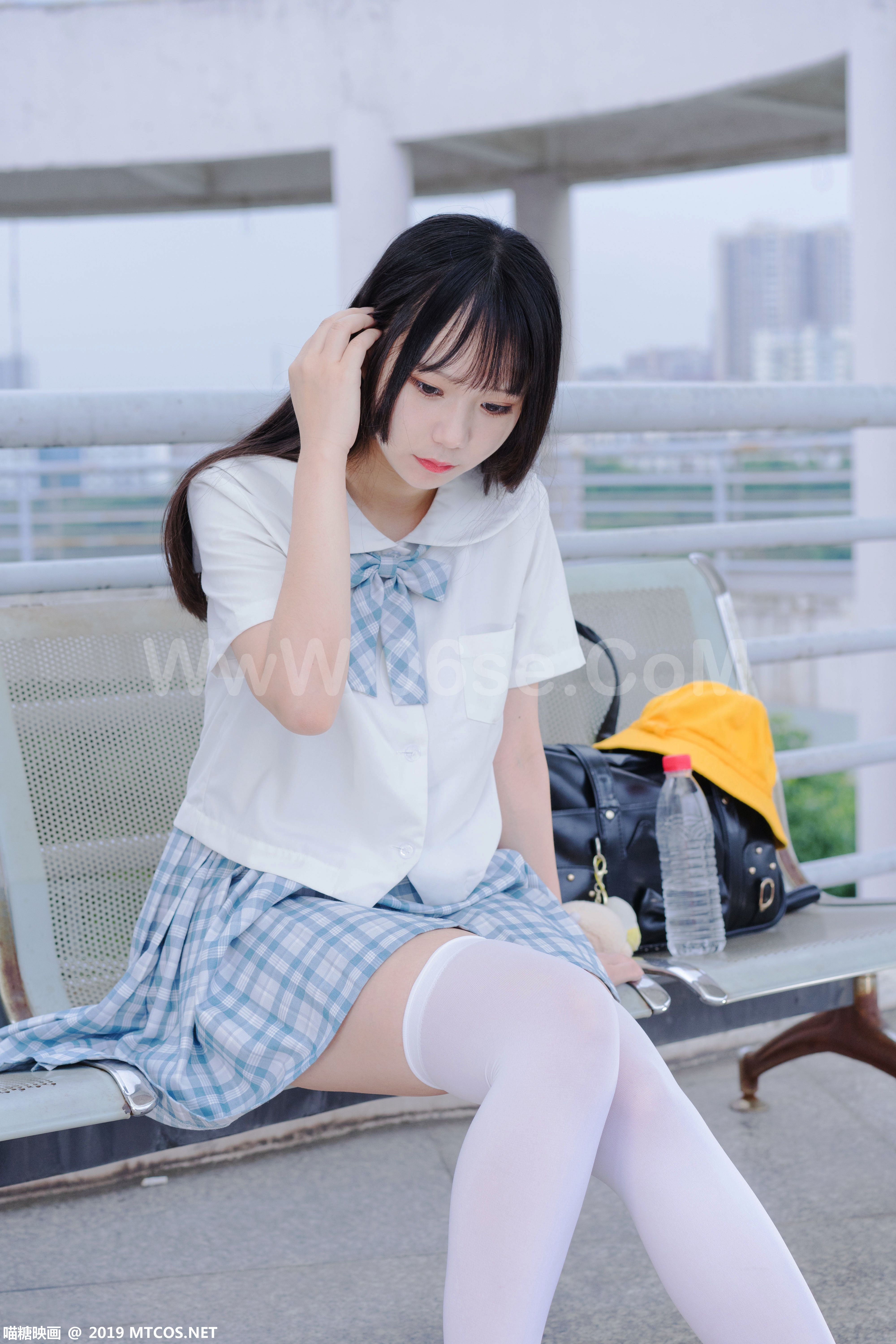 图片[23]-[MTCos] 喵糖映画 Vol.015 半度度度喵 白丝格子裙-六色网