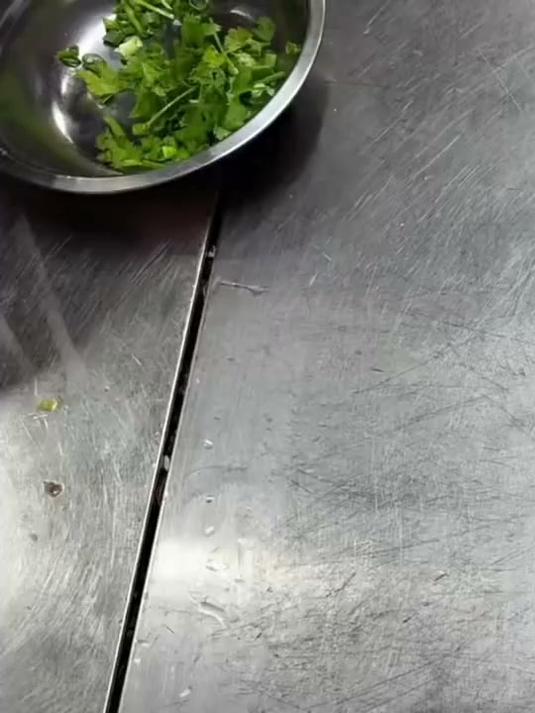 经典的鸡蛋焖粉皮，虽是非常老的菜，却有着经久不衰的魅力。#跟着视频学做菜 #学会了又是一道