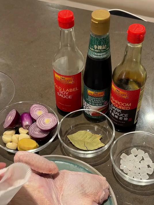 今天吃豉油鸡饭!炖了鸡汤炒了蔬菜