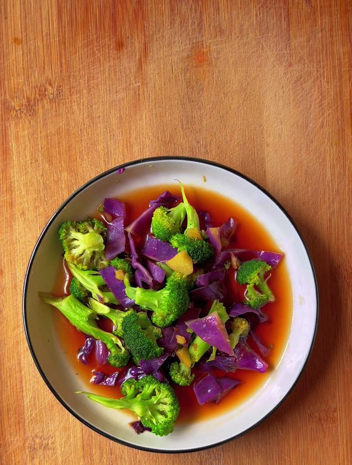 西兰花怎么做才好吃，分享一道西兰花炒紫甘蓝