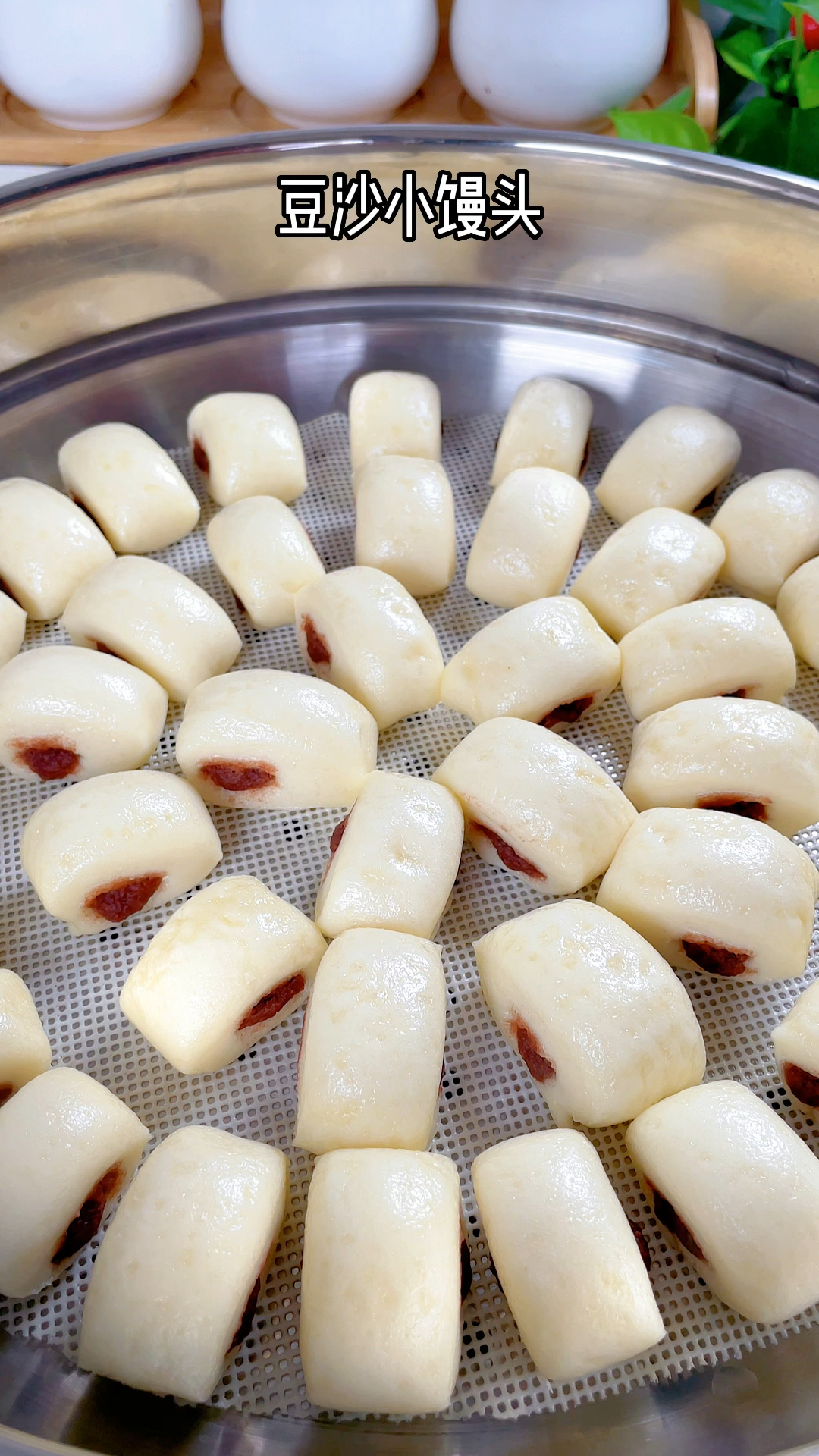 不用提前发面,也有做出蓬松暄软一口一个的豆沙小馒头#馒头#豆沙小馒头