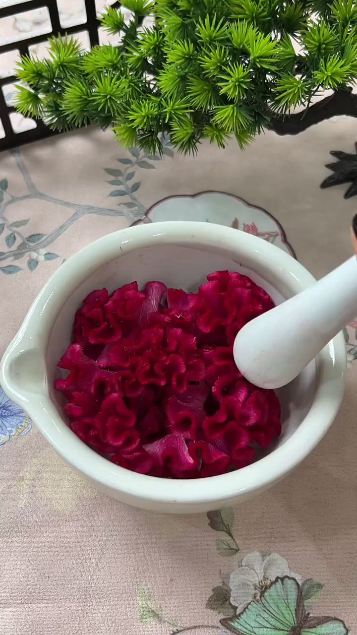 鸡冠花做古法口脂