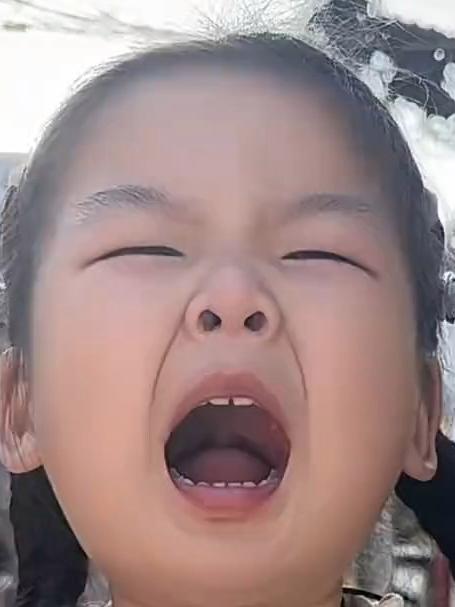 让她去给我买手工辣条,结果她爸爸的好事条子让她说出来完了
