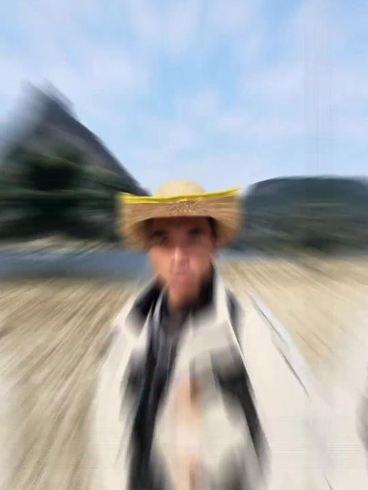 今天来钓一种很多人没见过的鱼种：石鲮鱼