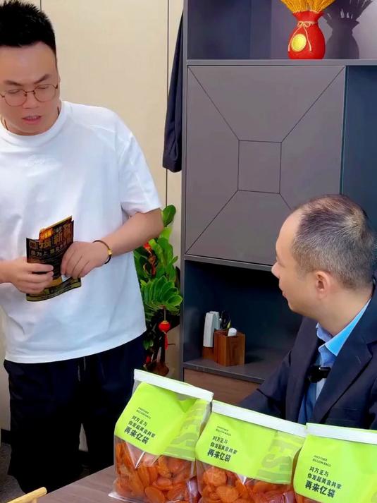 说话多了嗓子累?竹盐甘草枇杷干含着吃,舒缓超舒服