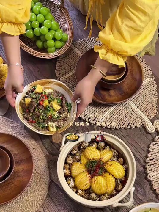 夏日开胃小聚美食：香菜牛肉·花螺焗鲍鱼·荔枝鸡汤·雪碧黄瓜