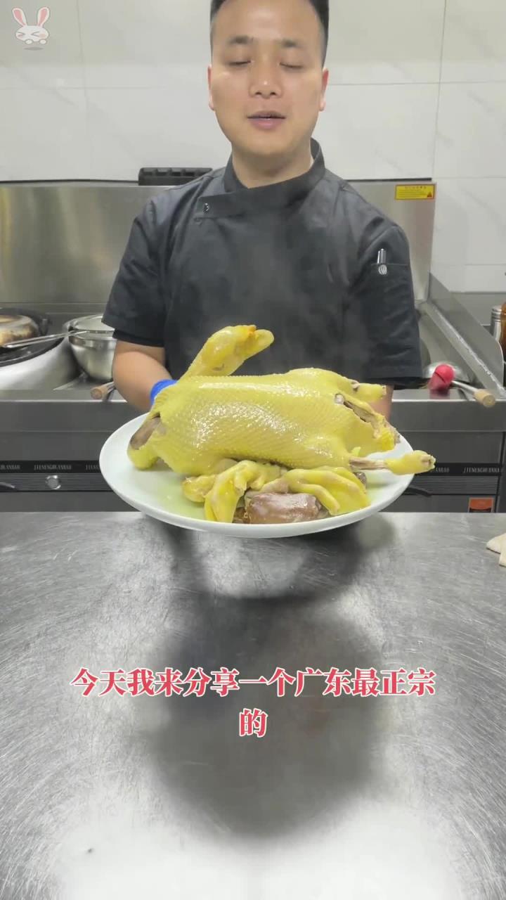 今天煮男来分享一道,广东正宗白切鸭给大家,也是最详细教程