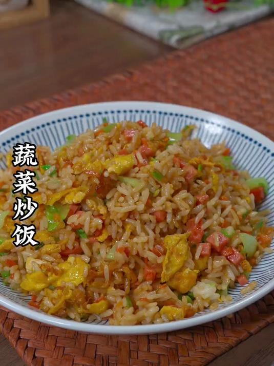 家里还有剩米饭的一定要做这个蔬菜炒饭