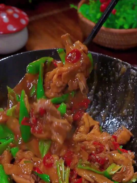 以后你要是想吃鸡肉，你就和我这样做个青椒辣子鸡