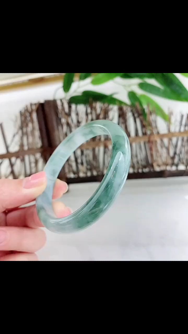 翡翠的佩戴禁忌,你还知道哪些?手镯定制 翡翠知识喜欢翡翠的关注我