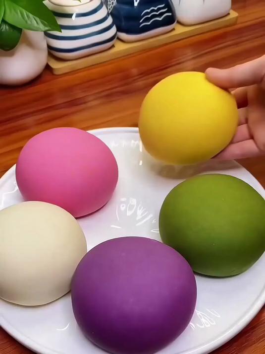 发现包饺子的好帮手，就是这款五彩果蔬饺子？