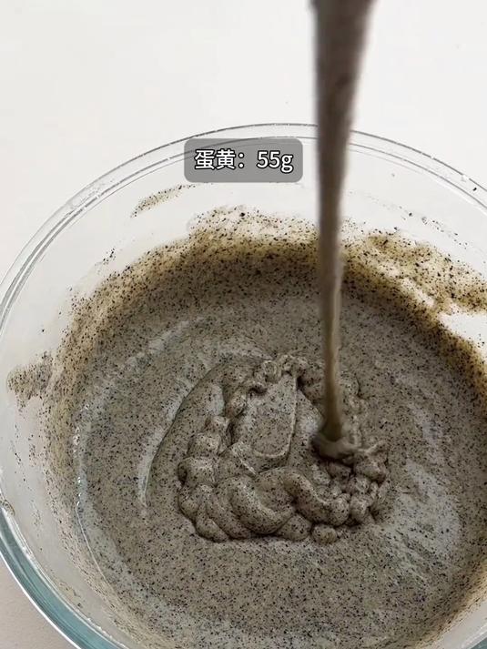 一次成功，零失败，气孔全开，超适合秋冬养生的黑芝麻戚风蛋糕