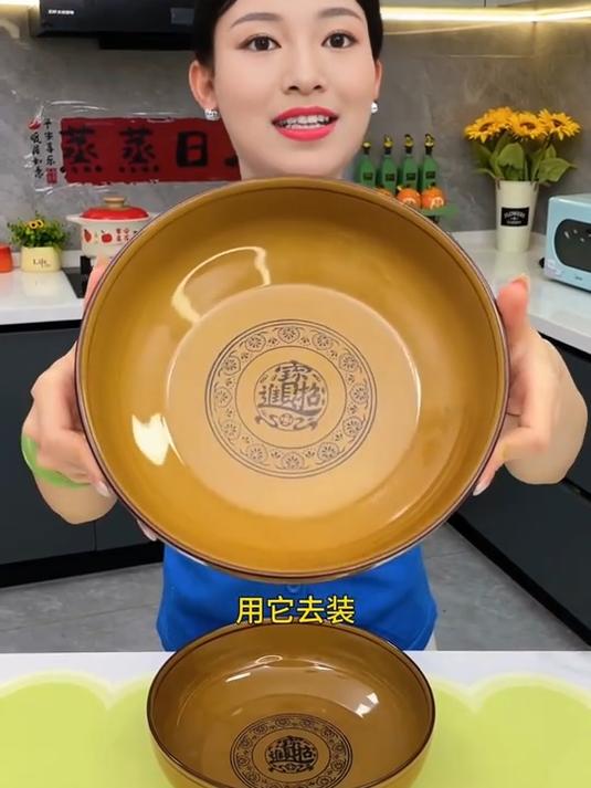 复古陶瓷大汤碗质感很好，这个价格到手2个，很划算
