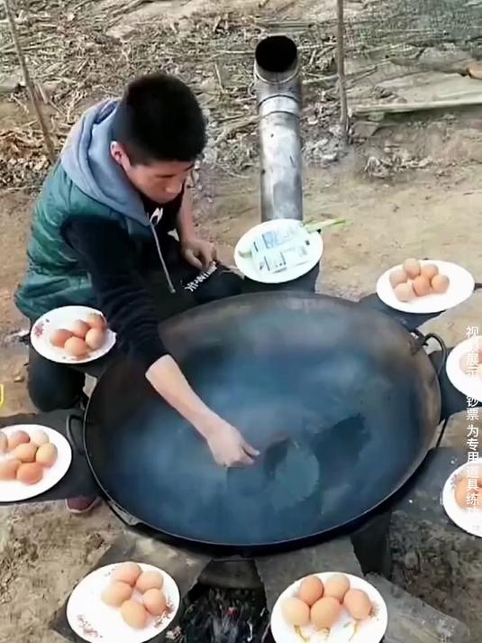 煎蛋粘锅难清洗？不粘款 304 煎蛋器 一抹即净超省心