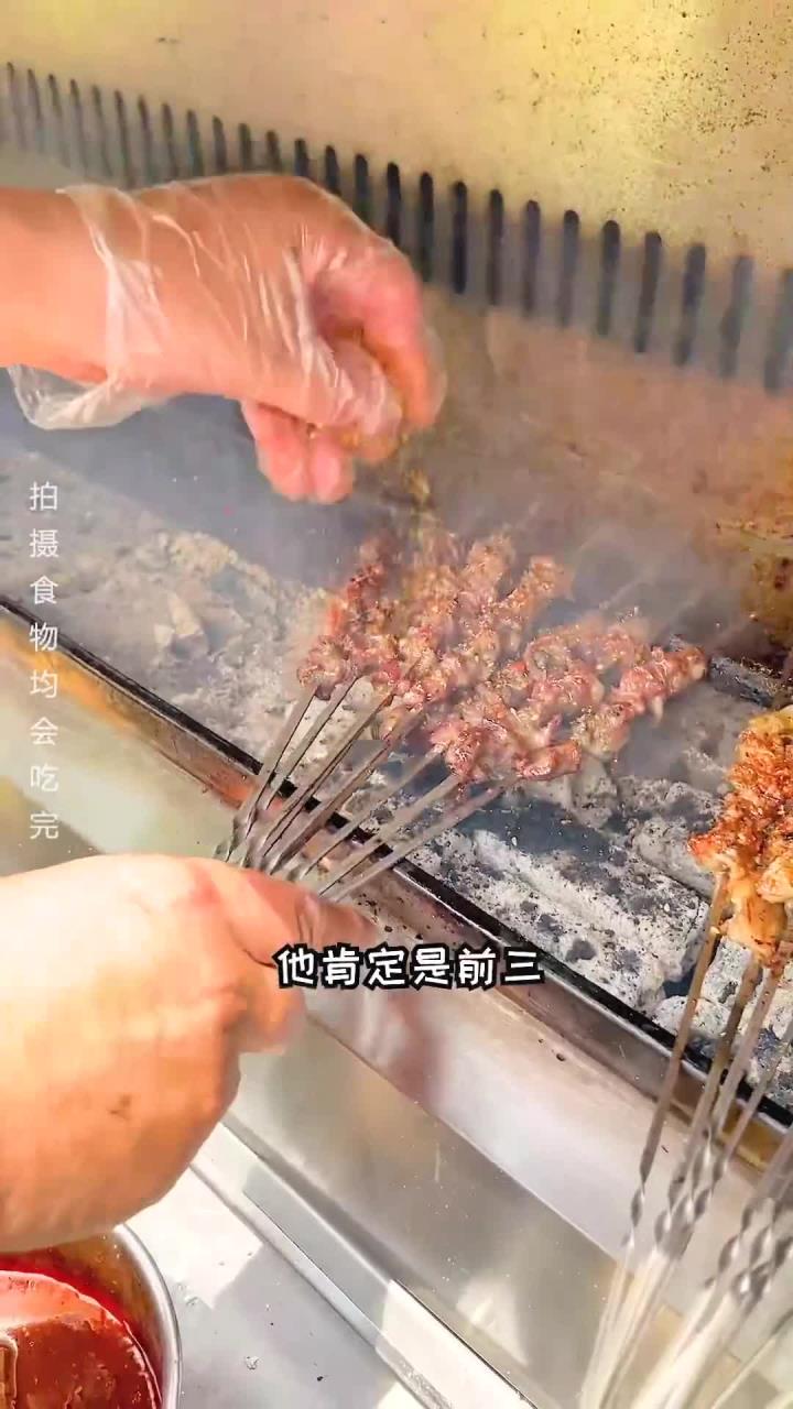 喂!下班吃烧烤不?这家来自齐齐哈尔的东北烧烤贼啦啦的带劲