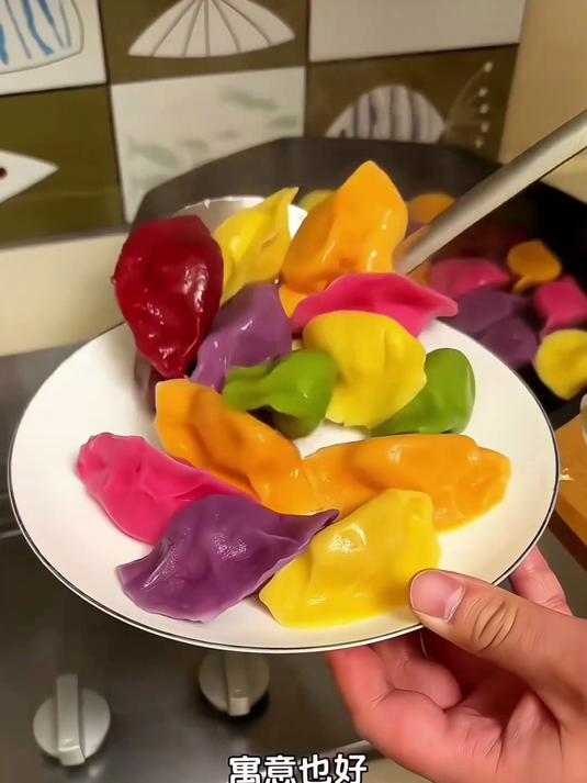这个五彩果蔬饺子粉,煮后颜色还是很鲜?