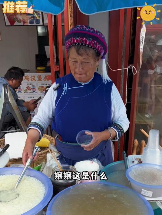 贵州铜仁凉拌米虾每一口都是滑嫩细腻的酸辣开胃