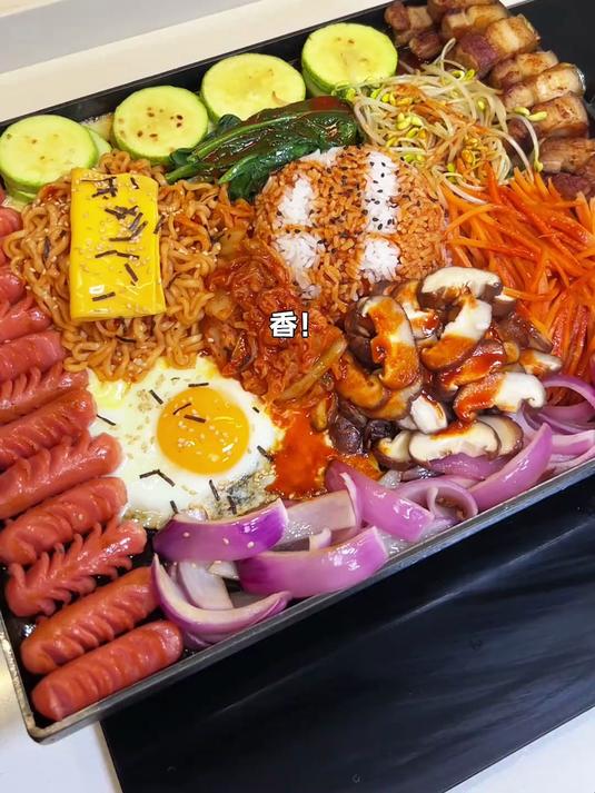 今日菜单 -铁板烧五花肉 -韩式拌饭 -芝……
