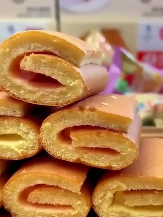 盼盼蛋黄派瑞士卷老面包,开启营养早餐惊喜篇