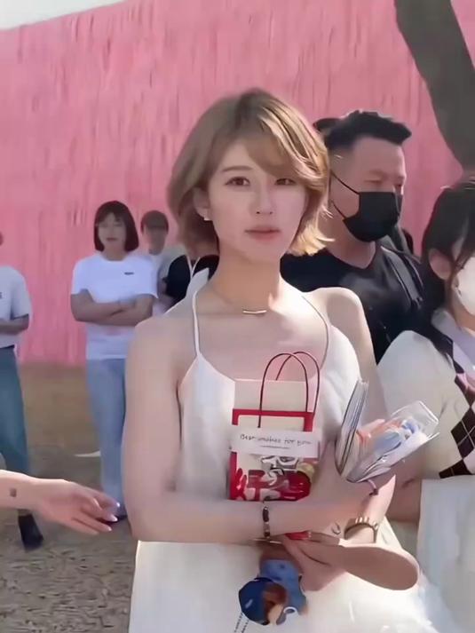 赵露思化身白雪公主,这造型太美了