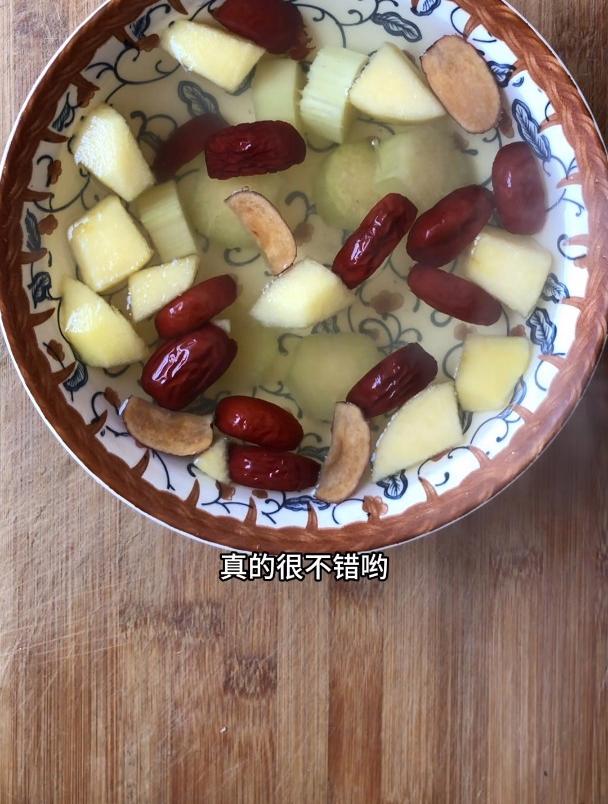 苹果水怎么煮,分享一道苹果甘蔗煮红枣