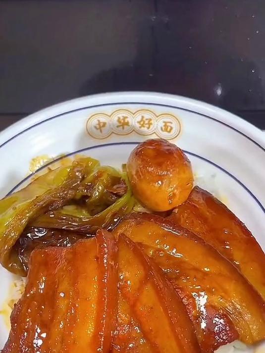 把子肉配米饭,真的是能多吃三碗饭。胖哥念叨把子肉今天安排上了