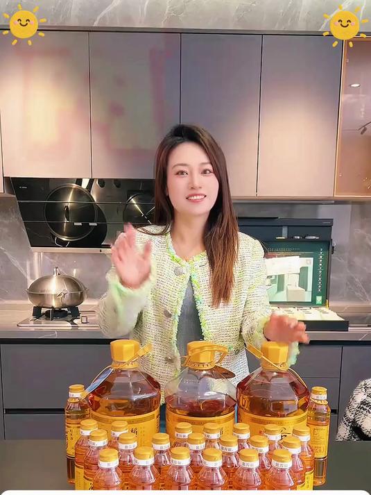 告别油腻口感!金龙鱼谷维多油让菜肴清爽又营养