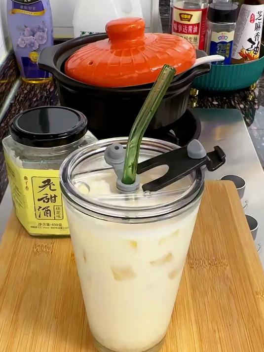 又冰又奶有茶的酒酿冰奶茶,喝了还想喝