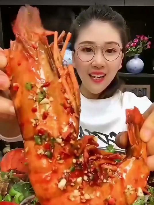 跺脚这黑虎虾大到离谱!一只顶俩,咬着爆汁超满足