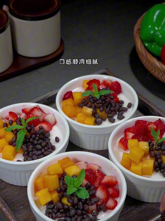 孩子想吃双皮奶就不用再去甜品店买了，自己在家做和外面一样好吃