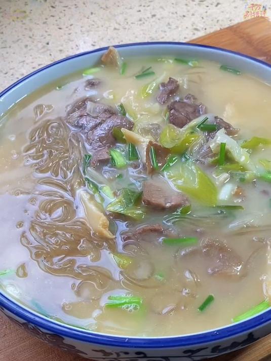 我家三天两头都要吃一次的红薯粉既可以当菜又可以当主食