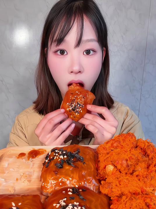 春卷火鸡面香辣肉松麻花,香喷喷